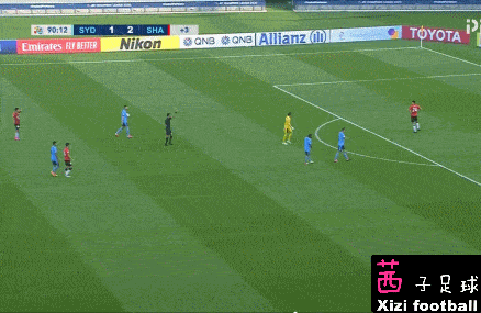 
业余！今晚亚冠赛现超奇葩1幕：越位3米远边裁没有举旗_星空综合(图1)