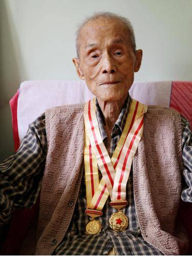 星空综合：
他是红色特工 2001年才知道自己是中央特科人员 享年103岁(图3)