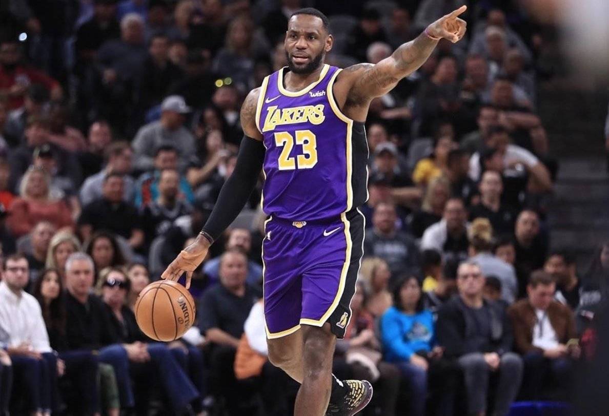 【星空·综合体育】
漂亮！NBA刚官宣开放生意业务 湖人送特别林+28签换来顶级后场(图6)